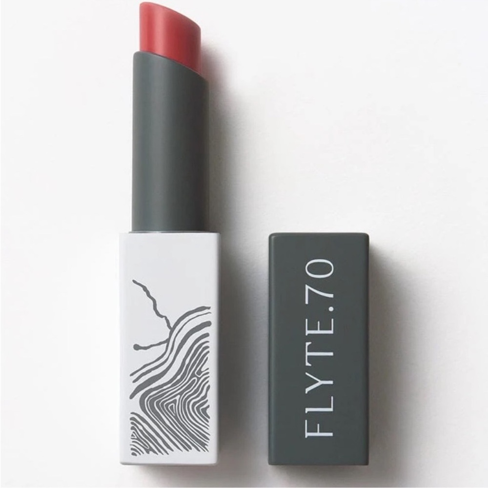 FLYTE.70 L+L Lip lacquer color “Das Model” coral nude w/a hint of pink NWT